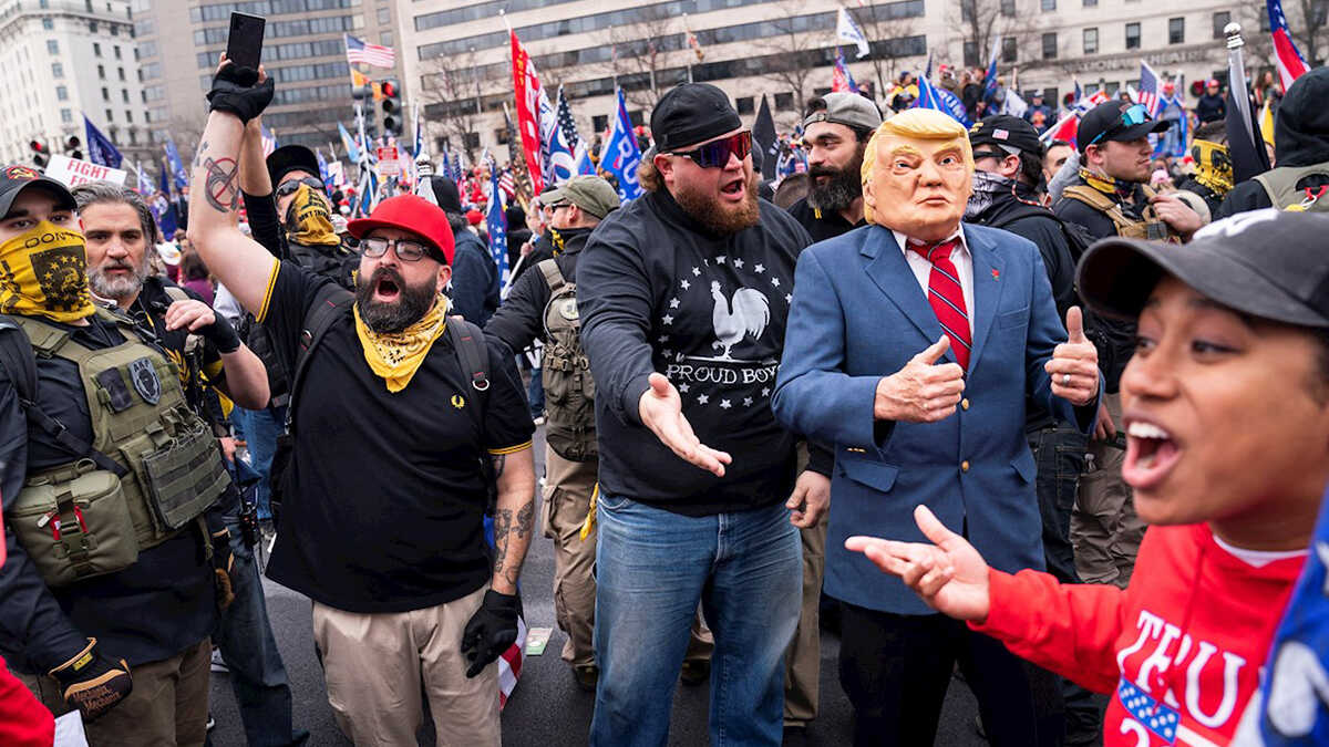 Fans de Trump dan la espalda a la realidad y protestan de nuevo en Washington