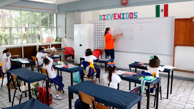 Más de 767 mil alumnos toman clases virutales por alerta volcánida del Popocatépetl