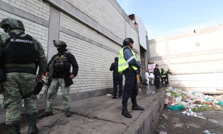 Suman 9 muertos tras incendio en Central de Abastos de Toluca