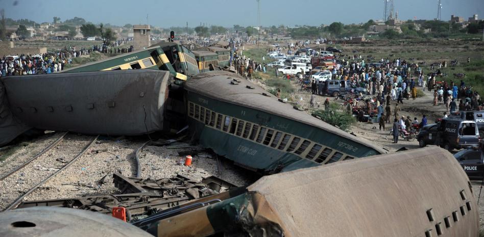Tren se descarrila en Pakistán: al menos 30 muertos y 80 heridos