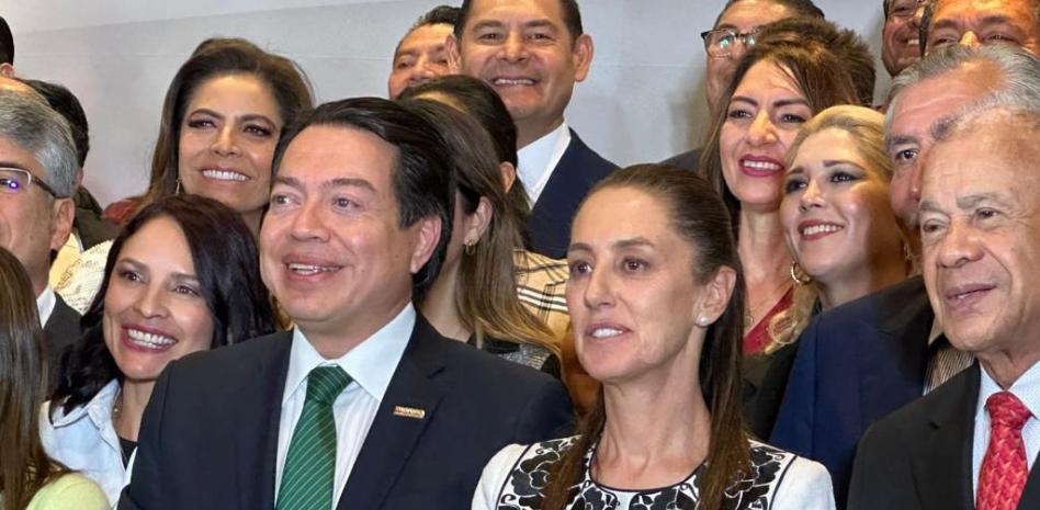 Acude Alejandro Armenta a reunión con Sheinbaum; conocen metodología de encuesta