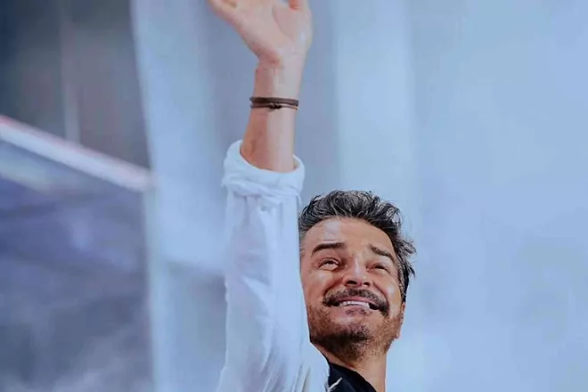 Ricardo Arjona “dime que no” sigues los pasos de Enrique Iglesias: Se retira de los escenarios