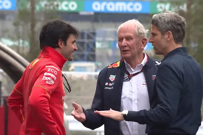 Captan a Carlos Sainz en pláticas con Red Bull