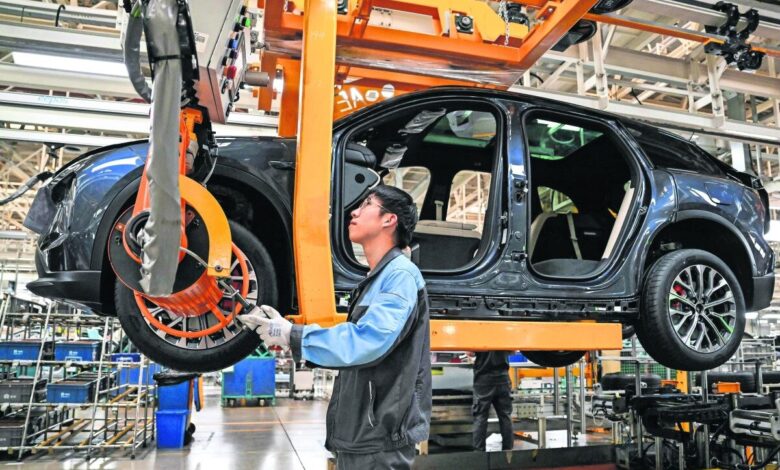 Desata China guerra global de precios en autos eléctricos