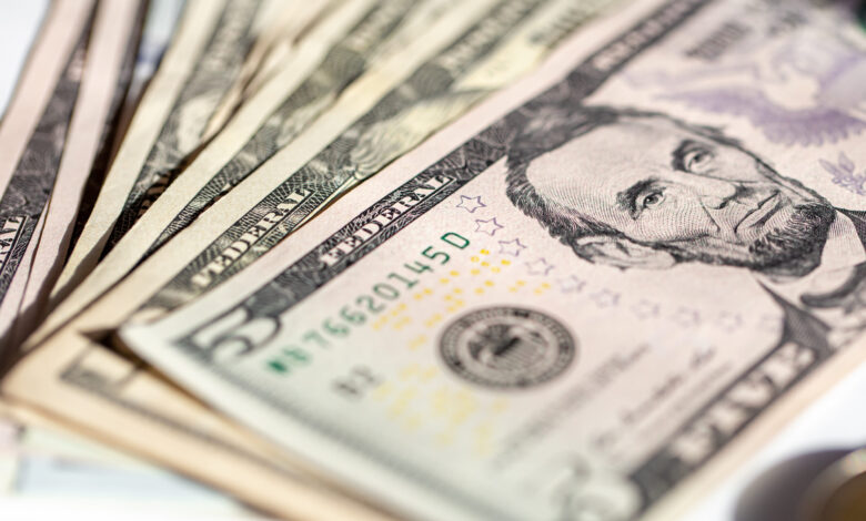 Precio del dólar abre este viernes a la baja en 16.87 pesos