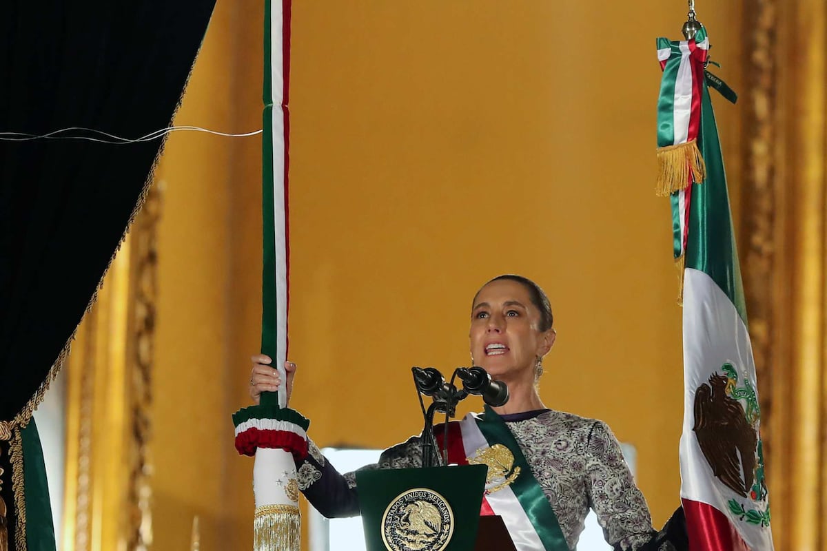 La pionera Sheinbaum desbloca un grito de justicia feminista en su debut como líder, homenajea a las héroinas mexicanas con nombres auténticos.