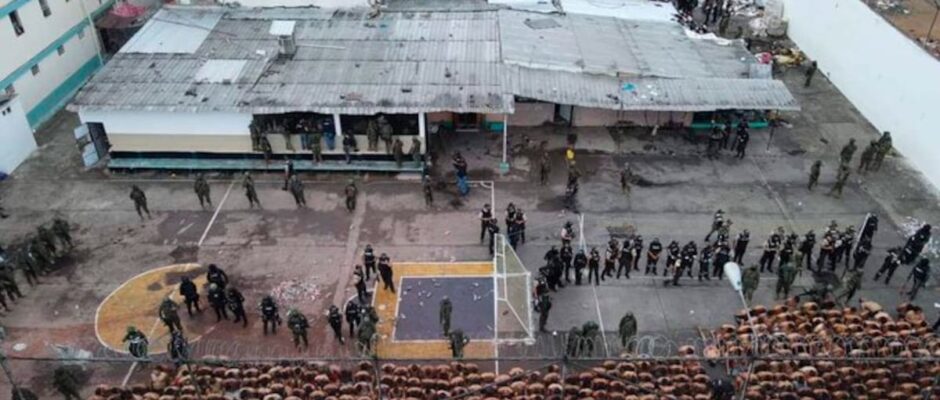 Vuelo de violencia en la oscuridad: tragedia en una prisión ecuatoriana que deja un rastro de muerte y dolor.