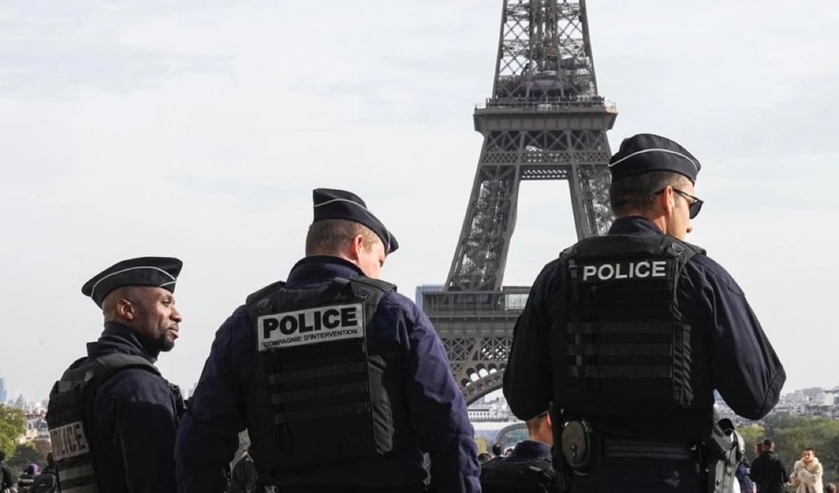Un joven de 17 años, condenado a la oscuridad, está detrás de los hechos sospechosos que inquietan Europa: ¿qué verdad hay detrás de su presunto camino hacia el extremismo?