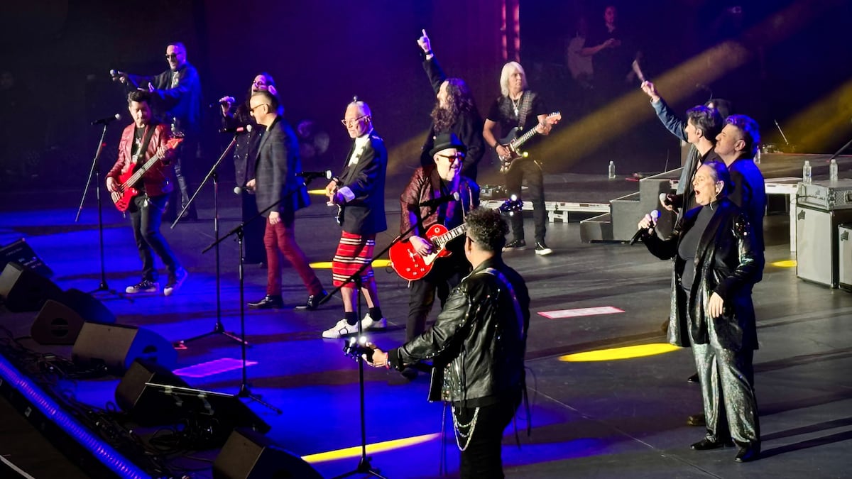 Un Adiós Épico: Rock en Tu Idioma Cierra Su Leyenda con Un Ultimo Concierto Lleno de Emoción y Magia En El Iconico Auditorio Nacional