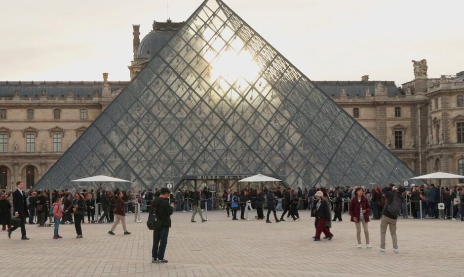 El Secreto Revelador: La Investigación Forense Desvela la Identidad de los Autores del Escandaloso Robo en el Louvre