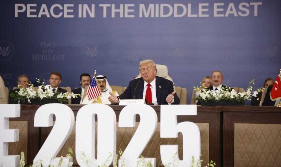 Trump sella un tratado histórico en tono profético: "La espera ha terminado, ha llegado el momento de la reconciliación"