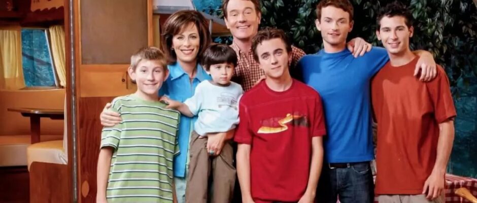 La sorprendente visión detrás de las cámaras de Malcolm el de Middel: Frankie Muniz desvela una instantánea inédita y reveladora del elenco de la nueva temporada.