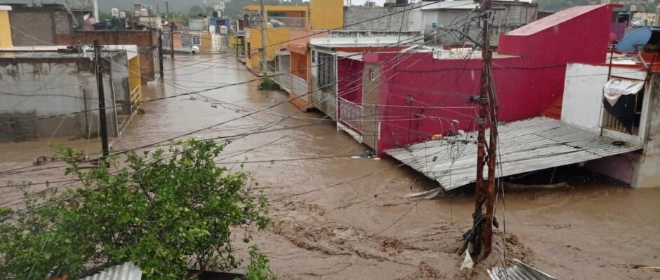 Piden empatía y pronta respuesta de la autoridad ante el dolor de los damnificados por las lluvias: un llamado a la acción para revertir el sufrimiento.