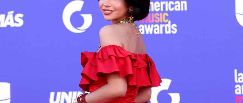 La Música Detrás del Secreto: Ángela Aguilar se Ve Forzada a Cancelar Conciertos en EE.UU. y Despierta RUMORES sobre su Situación Personal