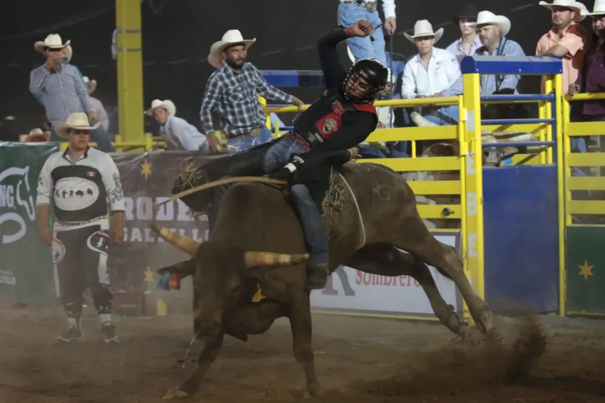 La Fuerza del Equilibrio: Tragedia y Éxito en los Jardines del Cielo, el Rodeo Saltillo 2025 que Dejó Huella Permanente