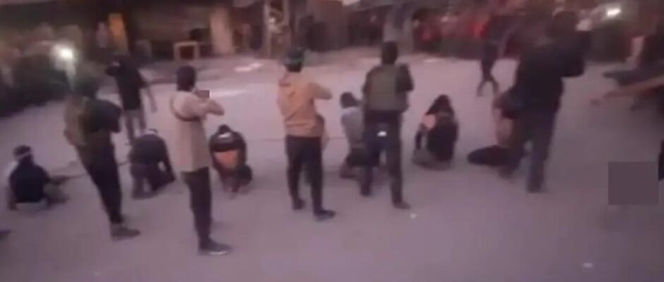 "La venganza del radicalismo: Hamás alarma al mundo con la sangrienta ejecución en vivo de sus opositores en Gaza"