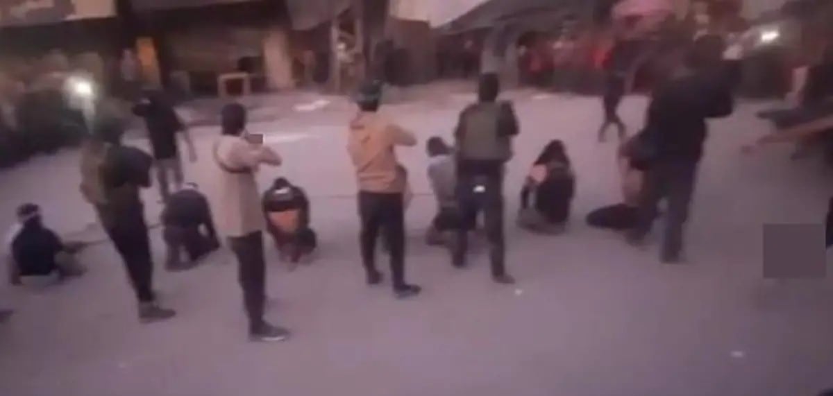 “La venganza del radicalismo: Hamás alarma al mundo con la sangrienta ejecución en vivo de sus opositores en Gaza”