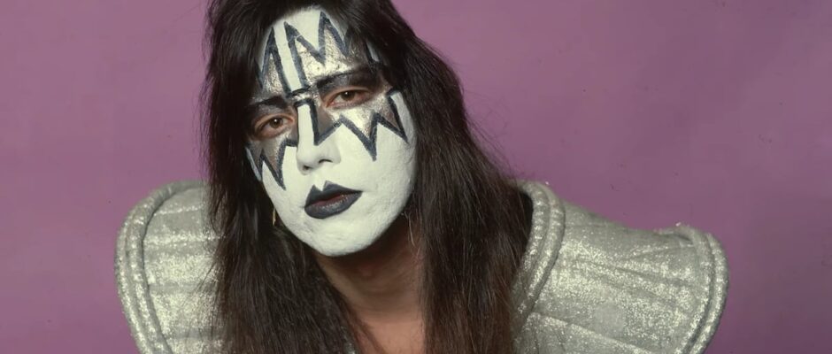El legado eterno de la rock and roll: Ace Frehley, pionero del rock duro, se despide a los 74 años.