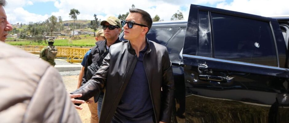 Noboa sobrevive a un ataque violento en su comitiva: "La tranquilidad se rompió con una lluvia de piedras y balas"