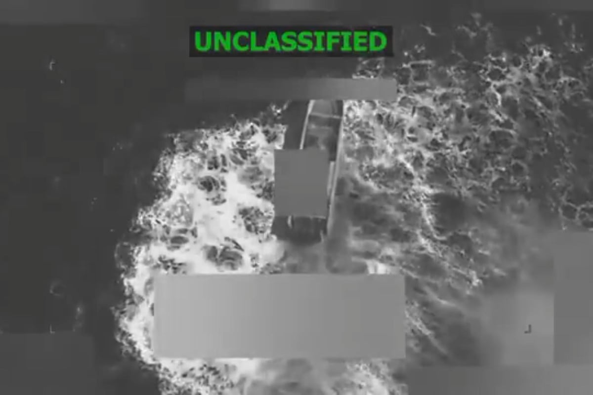 “Pánico en aguas del Pacífico: Ataque naval de EE. UU. deja un barco destruido y dos vidas inocentes arrebatadas”