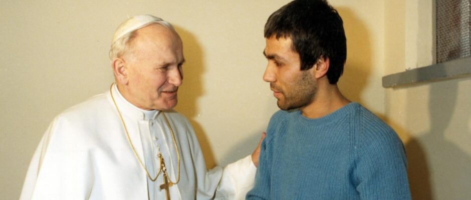 Un intento de reconciliación sorprendente: El asesino que había planeado una tragedia para el Papa Juan Pablo II se reunió con su sucesor, León XVI, en un encuentro que suscita más preguntas que respuestas.