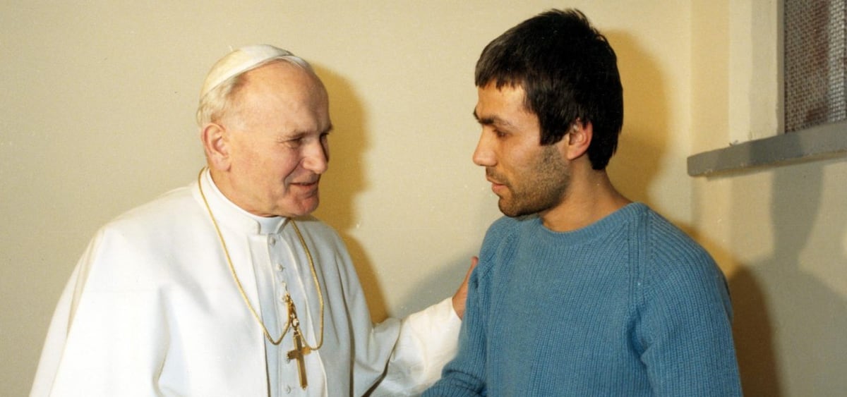 Un intento de reconciliación sorprendente: El asesino que había planeado una tragedia para el Papa Juan Pablo II se reunió con su sucesor, León XVI, en un encuentro que suscita más preguntas que respuestas.