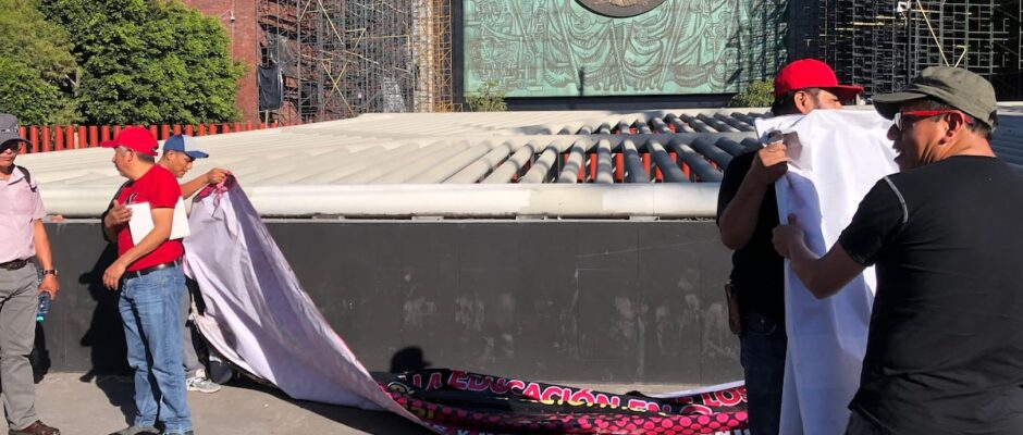 La CNTE Cierra Ruta con Protestas Fieras en Cámara de Diputados después de Dura Huelga de 48 Horas