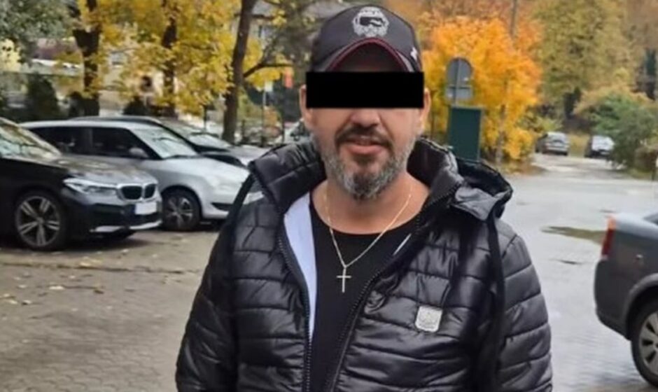 "Polonia detiene a activista condenado a la intolerancia: La figura controversial destruye la armonía en un momento crítico para Europa"