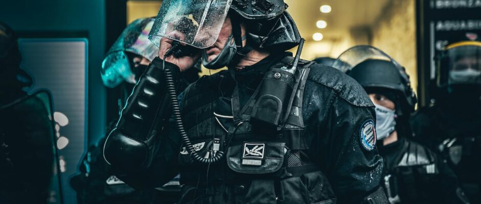 Ataque en la Estación de Francia: Policía de París actúa con urgencia para proteger viajeros al detener a agresor armado con cuchillo.