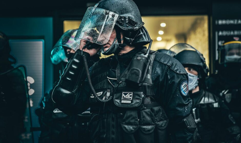 Ataque en la Estación de Francia: Policía de París actúa con urgencia para proteger viajeros al detener a agresor armado con cuchillo.