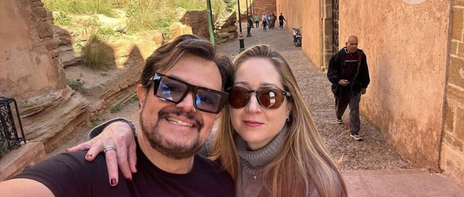 El secreto guardado del éxito: la lucha por la verdad de un icono musical contra el abuso en la infancia.