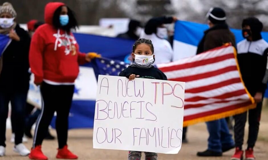 "La amenaza de una gran expulsión: EE.UU. levanta protección a 600,000 venezolanos y activa el riesgo de masivas deportaciones"