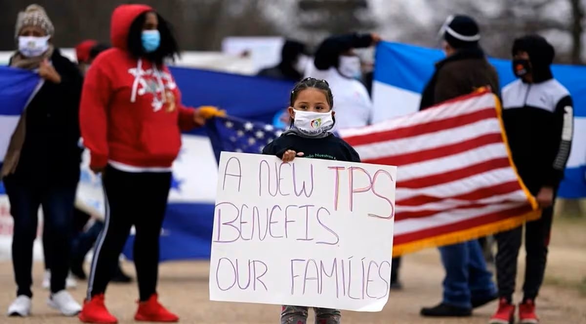 “La amenaza de una gran expulsión: EE.UU. levanta protección a 600,000 venezolanos y activa el riesgo de masivas deportaciones”