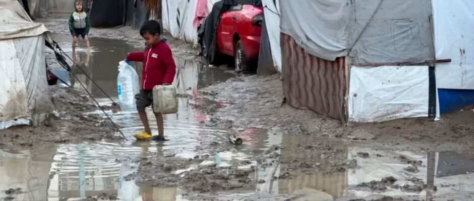 La Crisis Humanitaria en Gaza Al Borde: Lluvias y Inundaciones Añaden Drama a la Desesperación