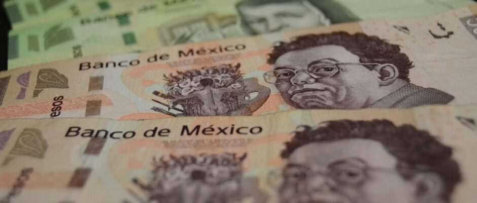 "La gran redistribución: ¿Cuáles son los sectores laborales que podrían beneficiarse de la generosa bonificación estatal y cómo afectaría a la economía mexicana?"