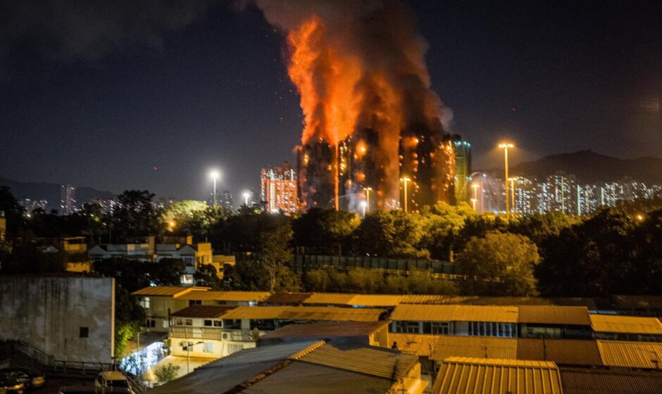 Tragedia en Hong Kong: Muerte y Desesperanza Marcan el Rastro del Incendio que Ha Devorado Vidas y Esperanzas
