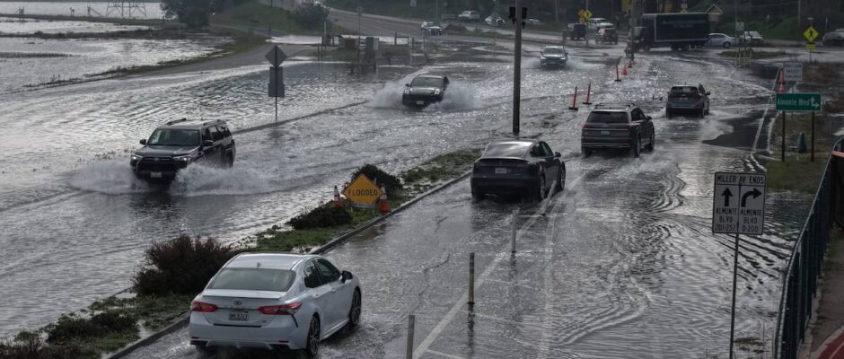 "Furia Invernala: El Fuego y el Hielo se Unen sobre la Costa Este"