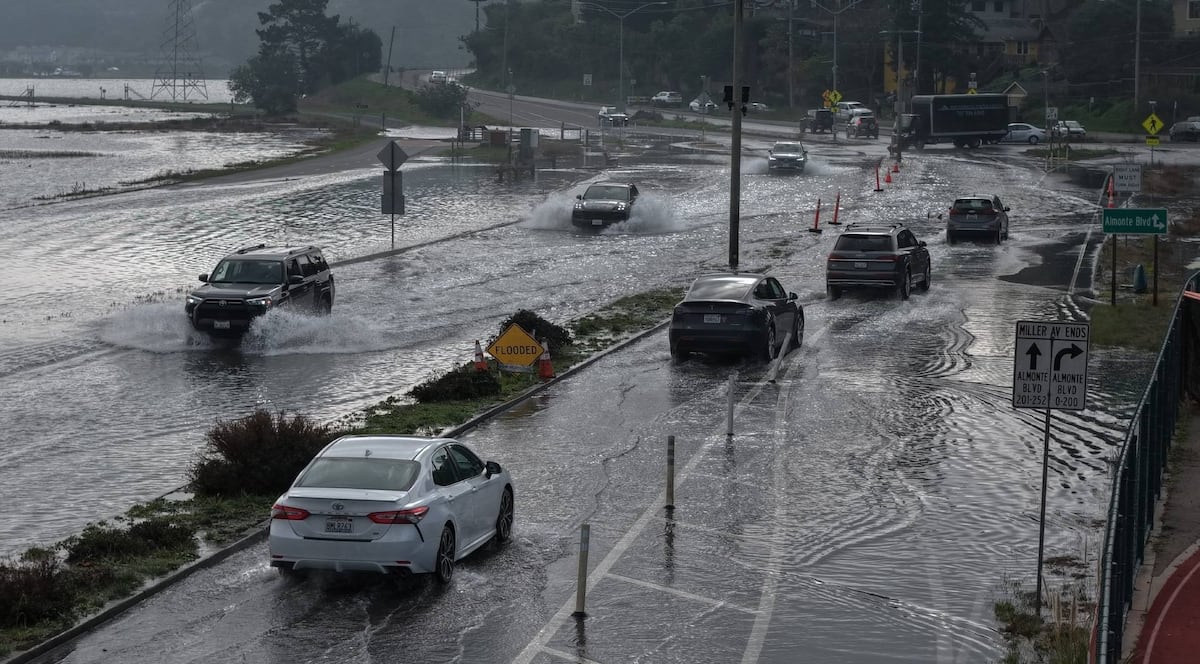 “Furia Invernala: El Fuego y el Hielo se Unen sobre la Costa Este”
