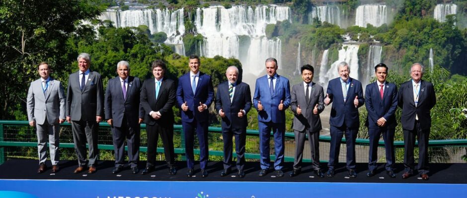 La llama de la democracia vuelve a arder en Venezuela: seis naciones lideran un llamado a la restauración del estado de derecho y la tranquilidad en el país sudamericano.