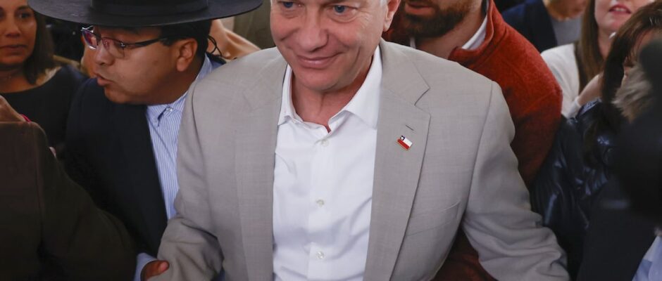 La victoria electoral de Kast: Un giro a la derecha radical en Chile que compromete la estabilidad política y social.