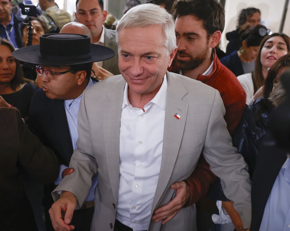 La victoria electoral de Kast: Un giro a la derecha radical en Chile que compromete la estabilidad política y social.