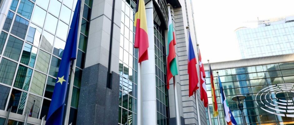 La Unión Europea en el punto de mira: El Parlamento Europeo detiene un acuerdo comercial crítico con Estados Unidos ante las amenazas de Trump