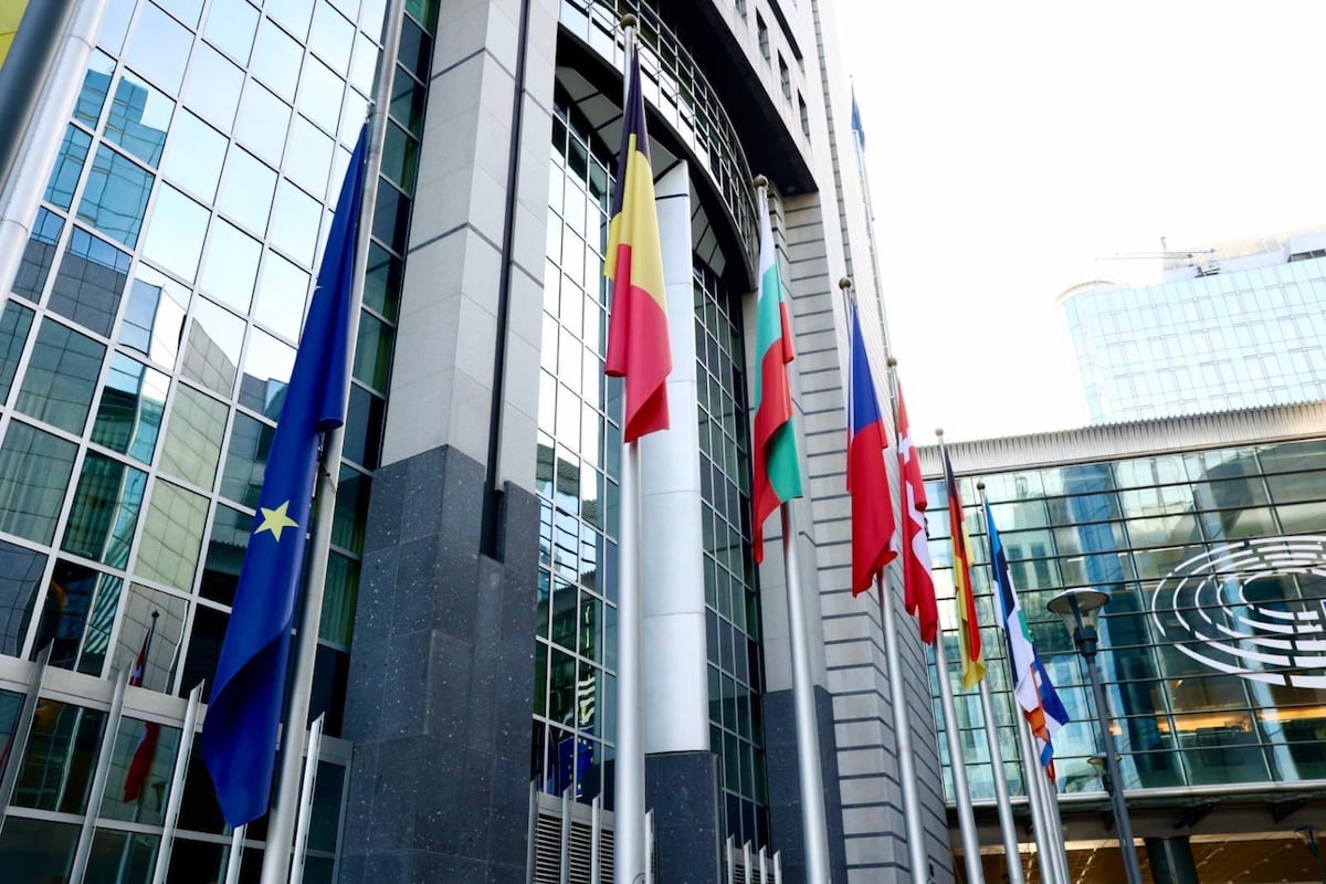 La Unión Europea en el punto de mira: El Parlamento Europeo detiene un acuerdo comercial crítico con Estados Unidos ante las amenazas de Trump