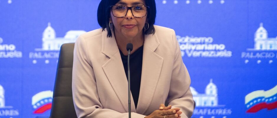 La presidente encargada de Venezuela reafirma su autoridad en un duro enfrentamiento con la diplomacia estadounidense.