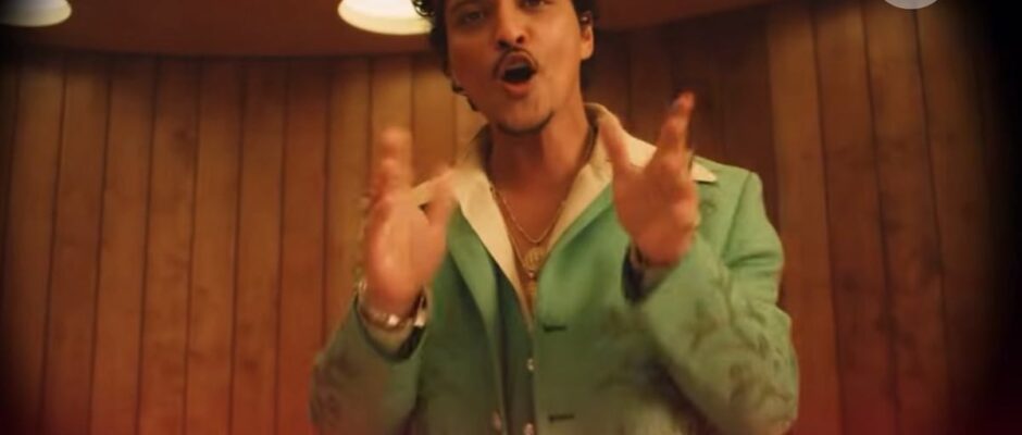 Bruno Mars regresa con fuerza: estrena 'I Just Might', primer sencillo del esperado álbum 'The Romantic' después de una década de silencio artístico.