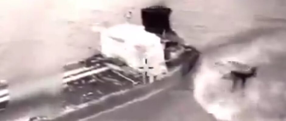 "Operación marítima: Unidad naval estadounidense detiene supuesto barco de contrabando en aguas caribes con cargamento sospechoso de petróleo"