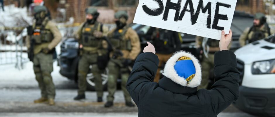 La Verdad En Foco: Video contradice testimonio de la agente Noem sobre víctima mortal en Minneapolis.