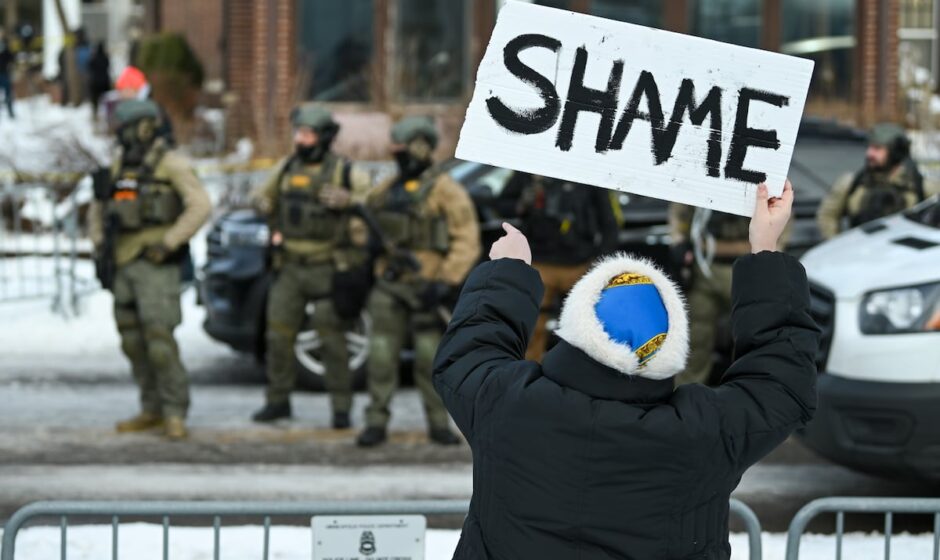 La Verdad En Foco: Video contradice testimonio de la agente Noem sobre víctima mortal en Minneapolis.