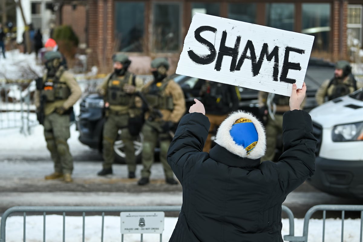 La Verdad En Foco: Video contradice testimonio de la agente Noem sobre víctima mortal en Minneapolis.