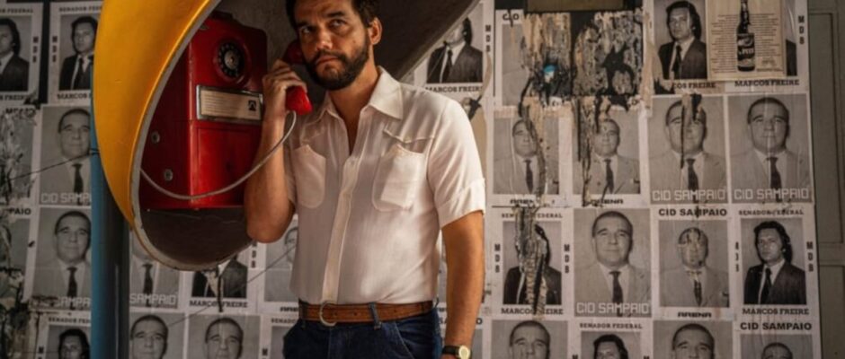 "La estrella del cine es homenajeada en la gala más esperada del año: el director de 'El agente secreto' recibe su premio en un ambiente de glamour y celebración"